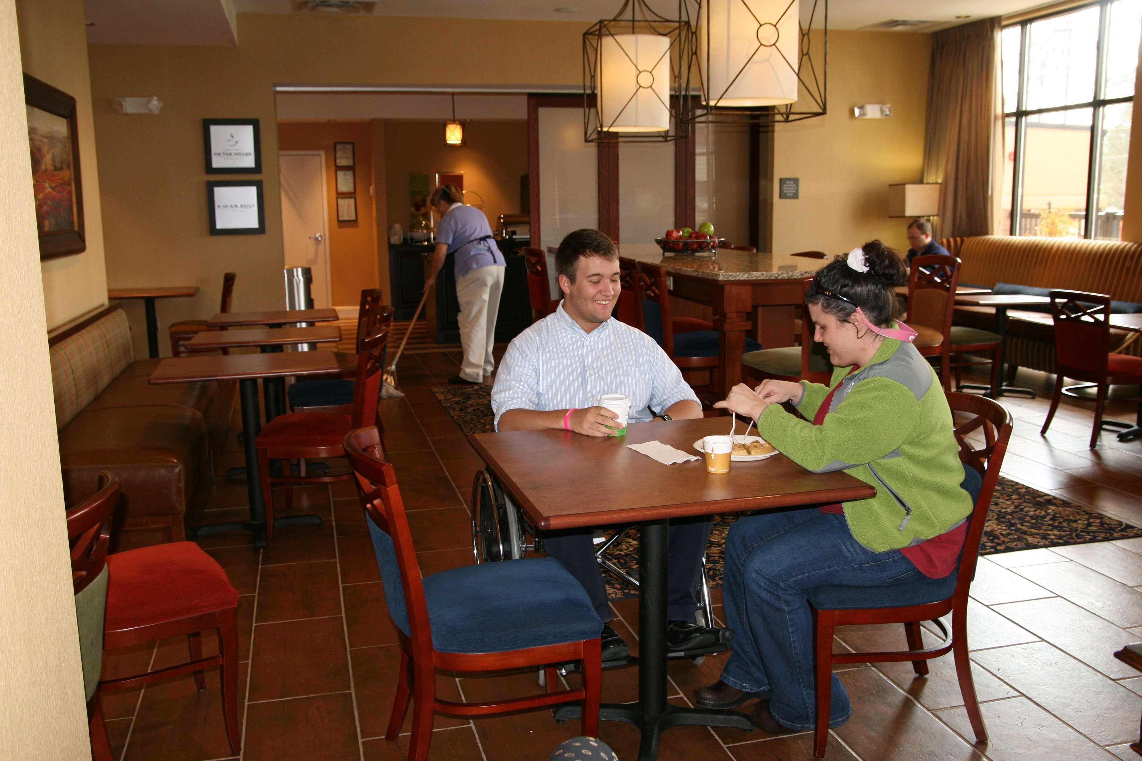 Hampton Inn Jackson-College Avenue מסעדה תמונה