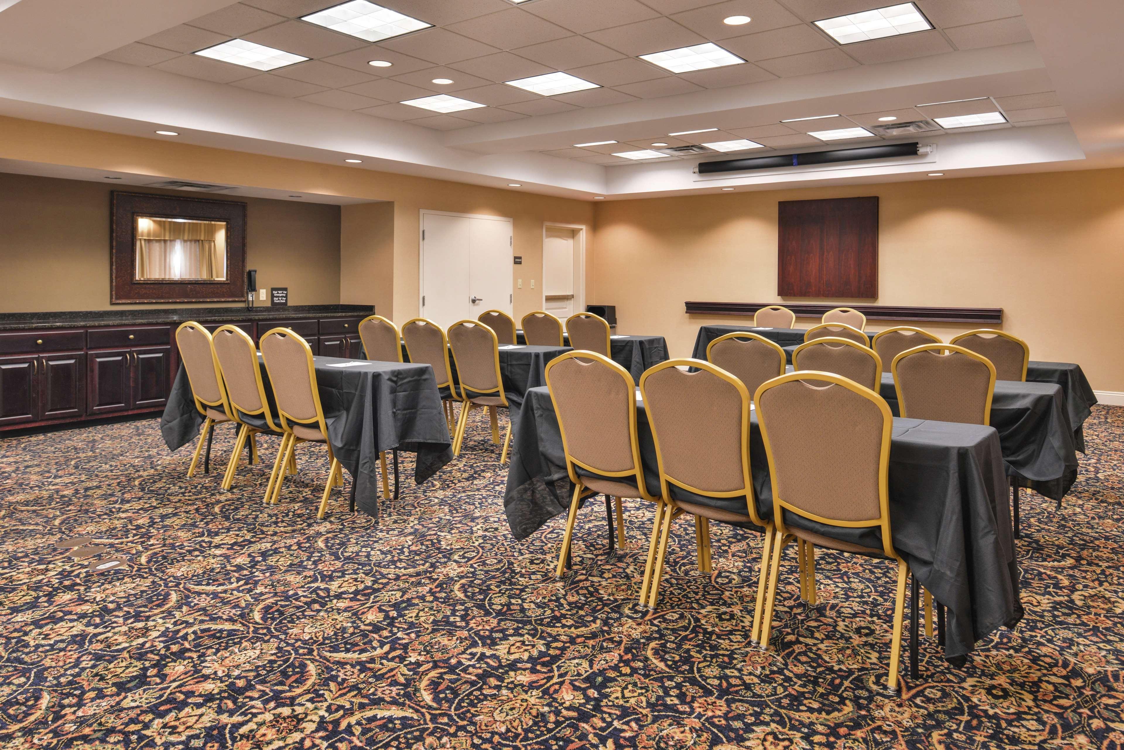 Hampton Inn Jackson-College Avenue מראה חיצוני תמונה