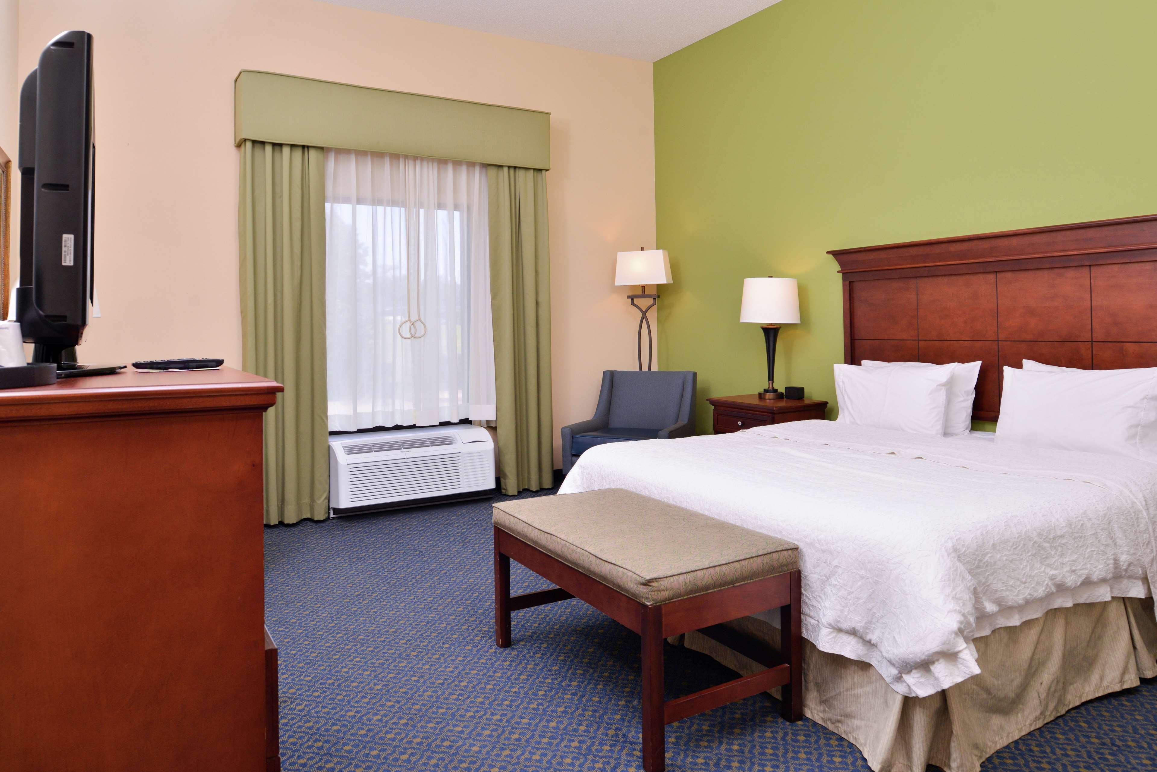 Hampton Inn Jackson-College Avenue מראה חיצוני תמונה
