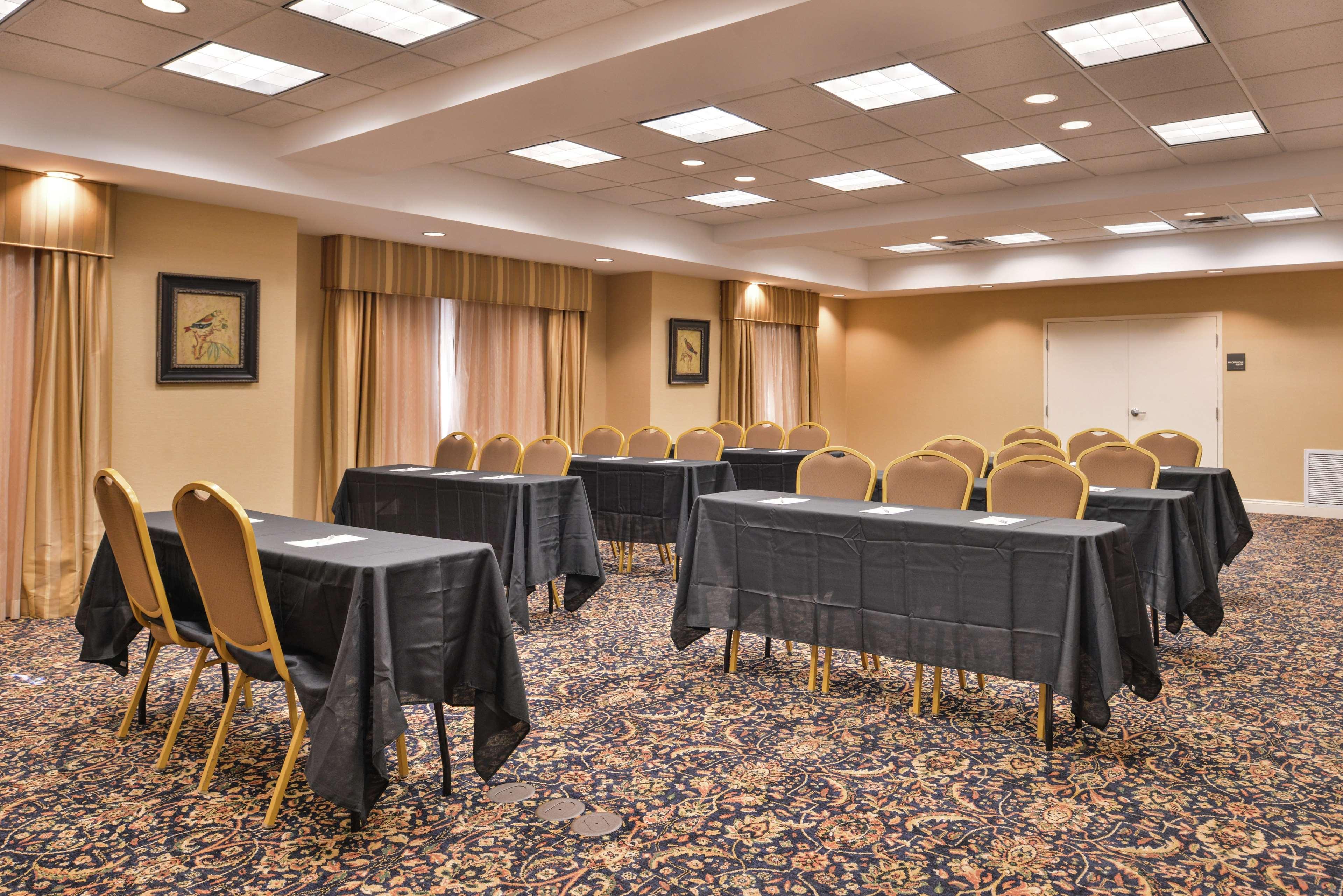 Hampton Inn Jackson-College Avenue מראה חיצוני תמונה