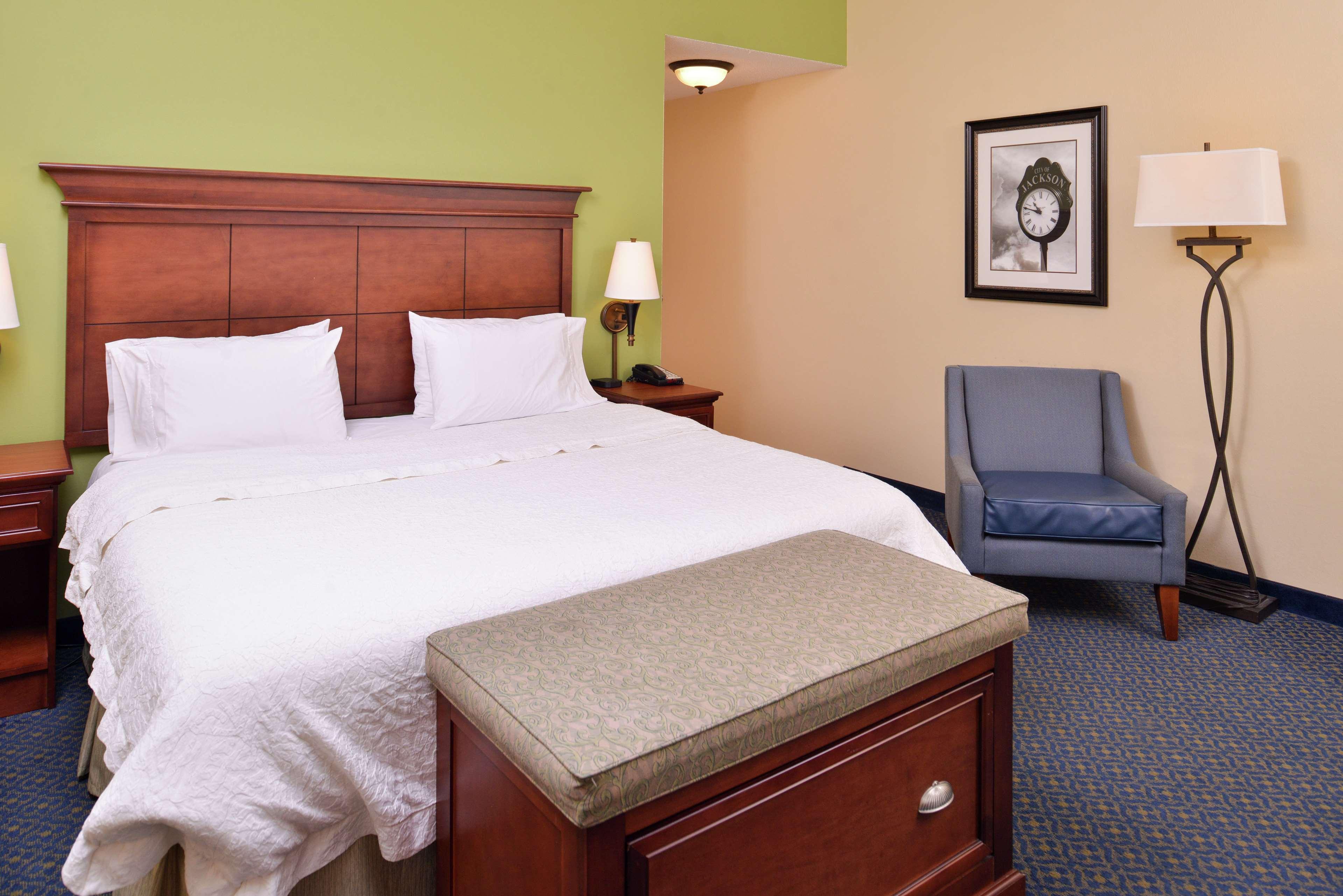 Hampton Inn Jackson-College Avenue מראה חיצוני תמונה
