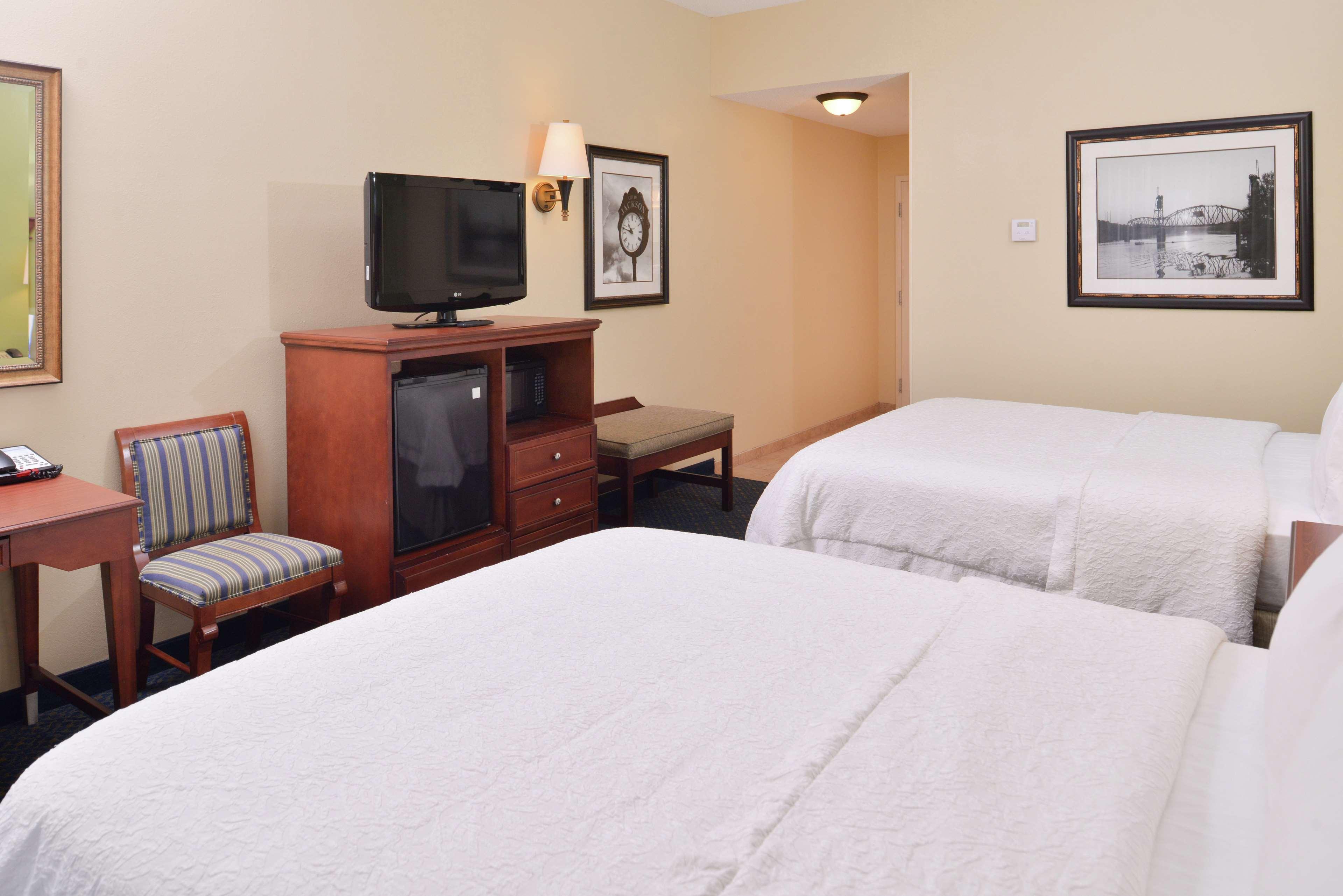 Hampton Inn Jackson-College Avenue מראה חיצוני תמונה