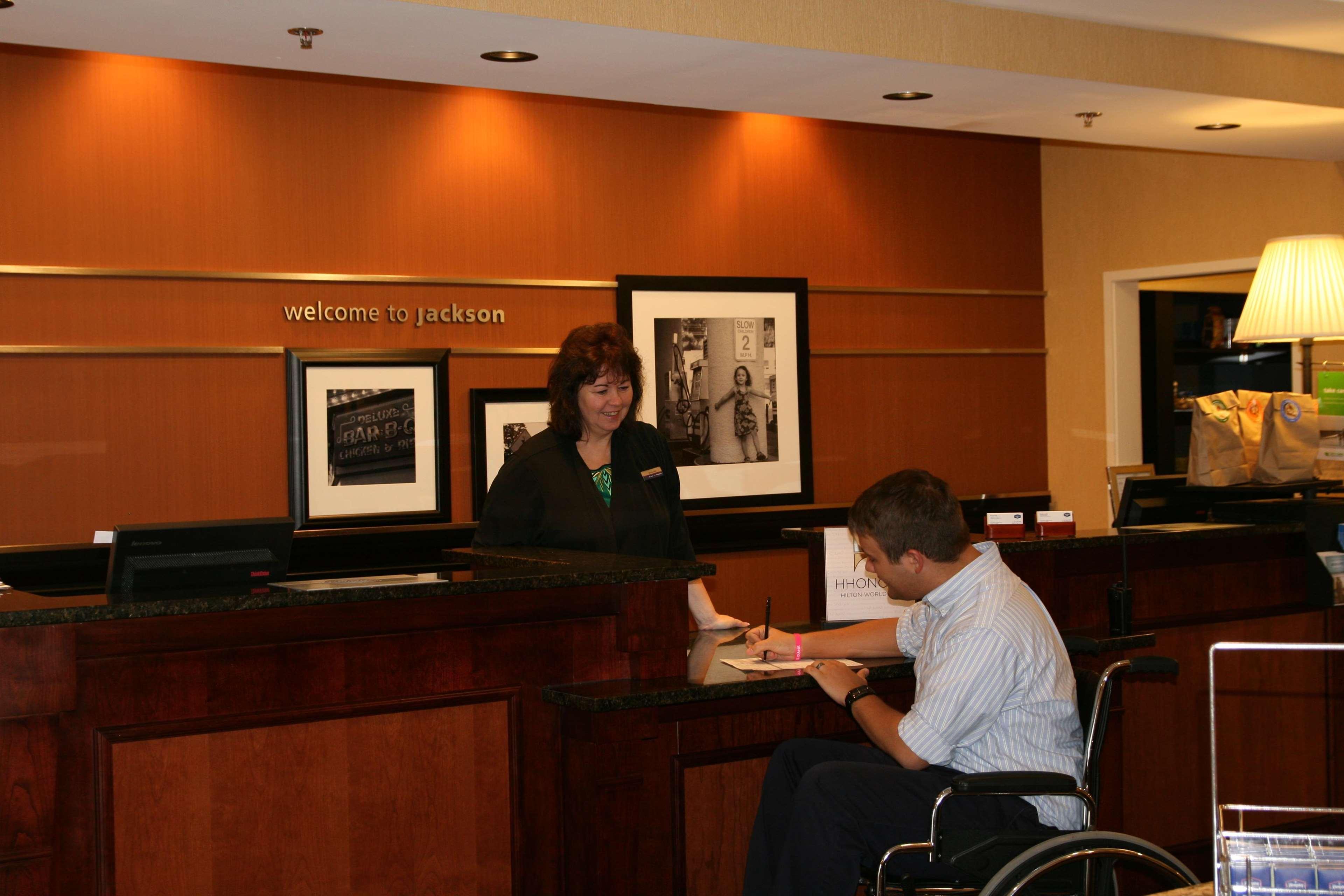 Hampton Inn Jackson-College Avenue מראה פנימי תמונה