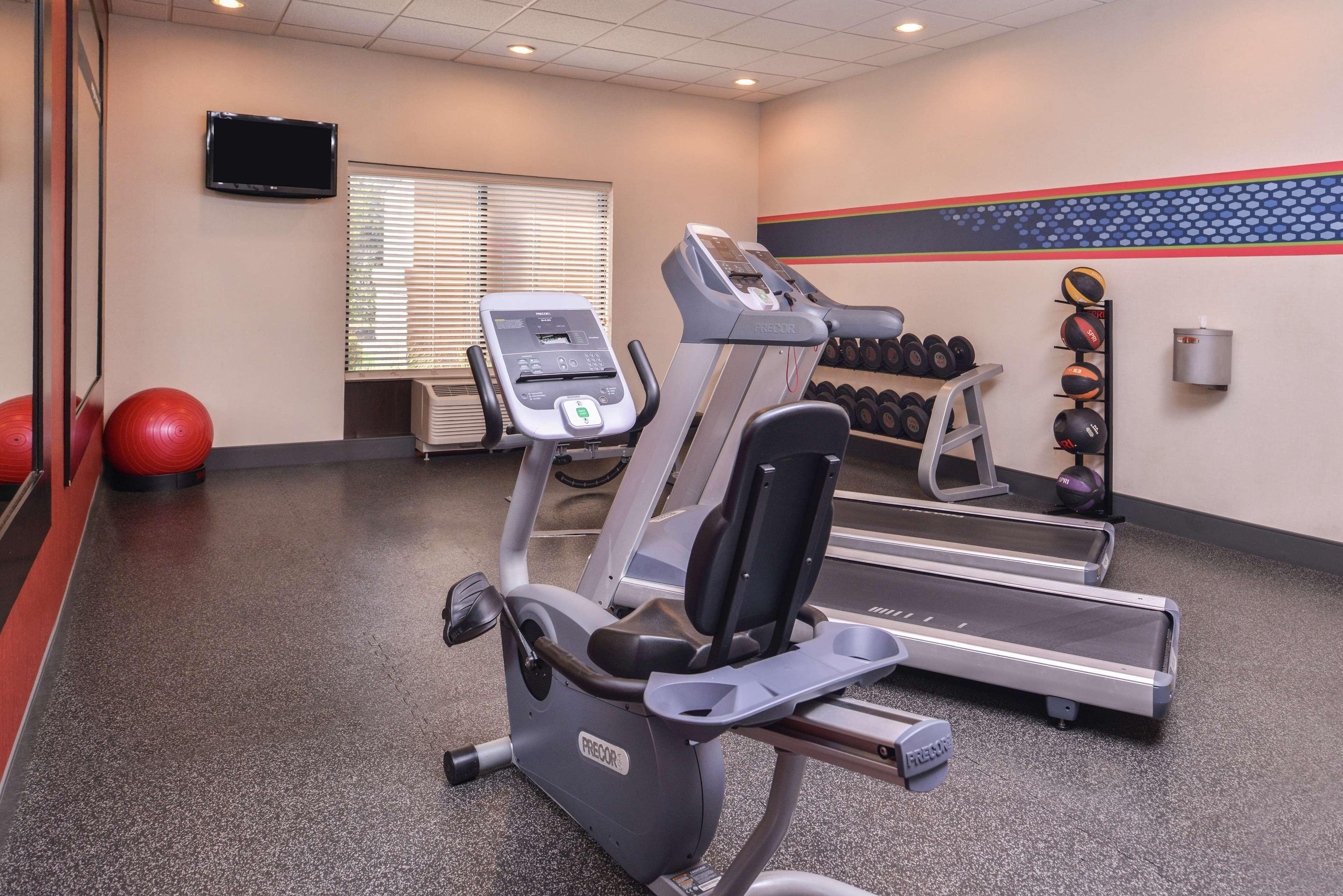 Hampton Inn Jackson-College Avenue מראה חיצוני תמונה
